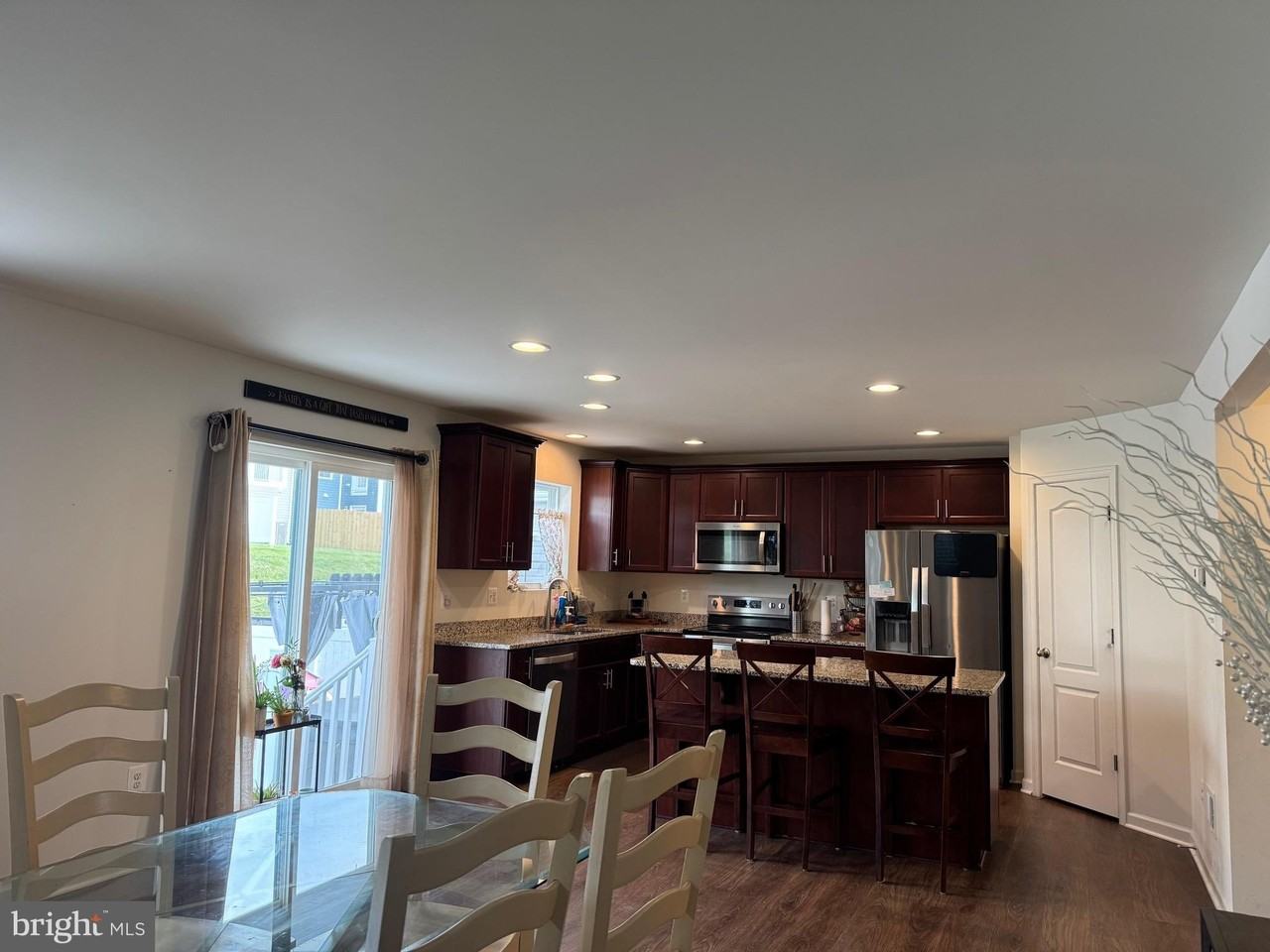 257 Stager Ave - Photo 7 of 40