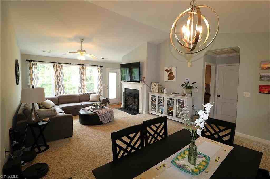 214 Troonsway Rd - Photo 3 of 18