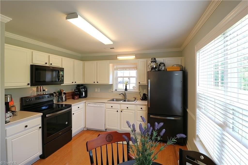 214 Troonsway Rd - Photo 6 of 18