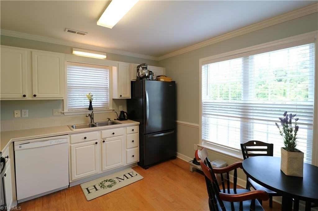 214 Troonsway Rd - Photo 7 of 18