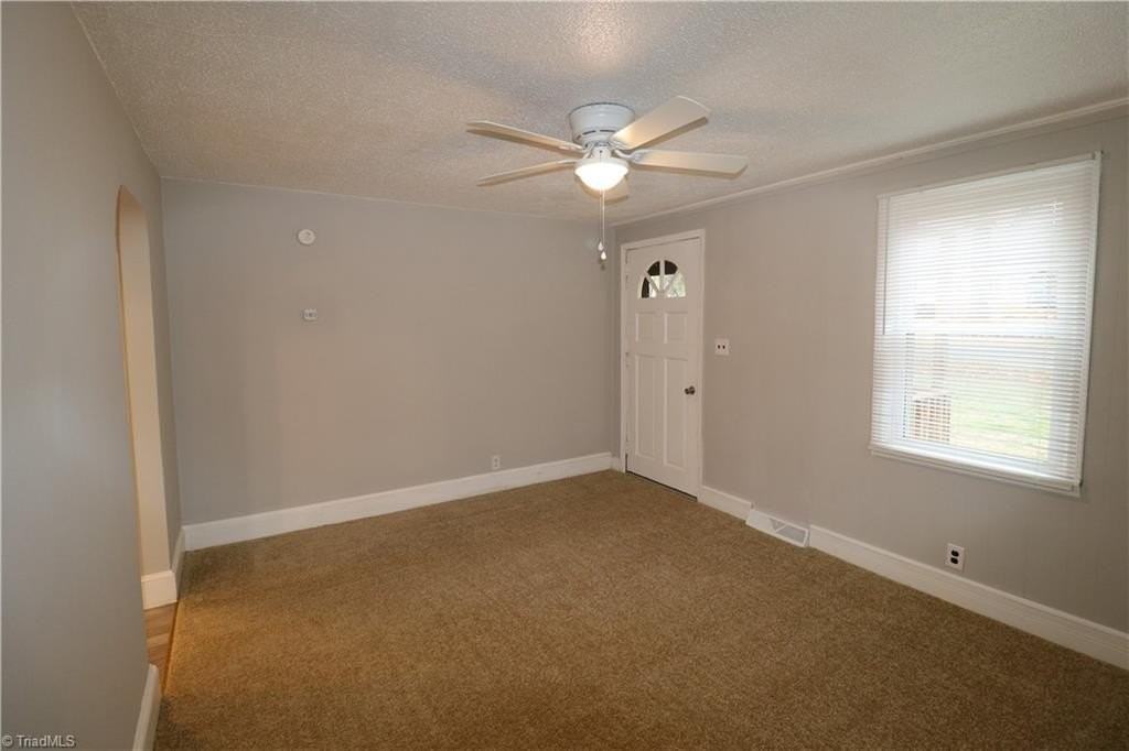 130 Court St - Photo 4 of 16