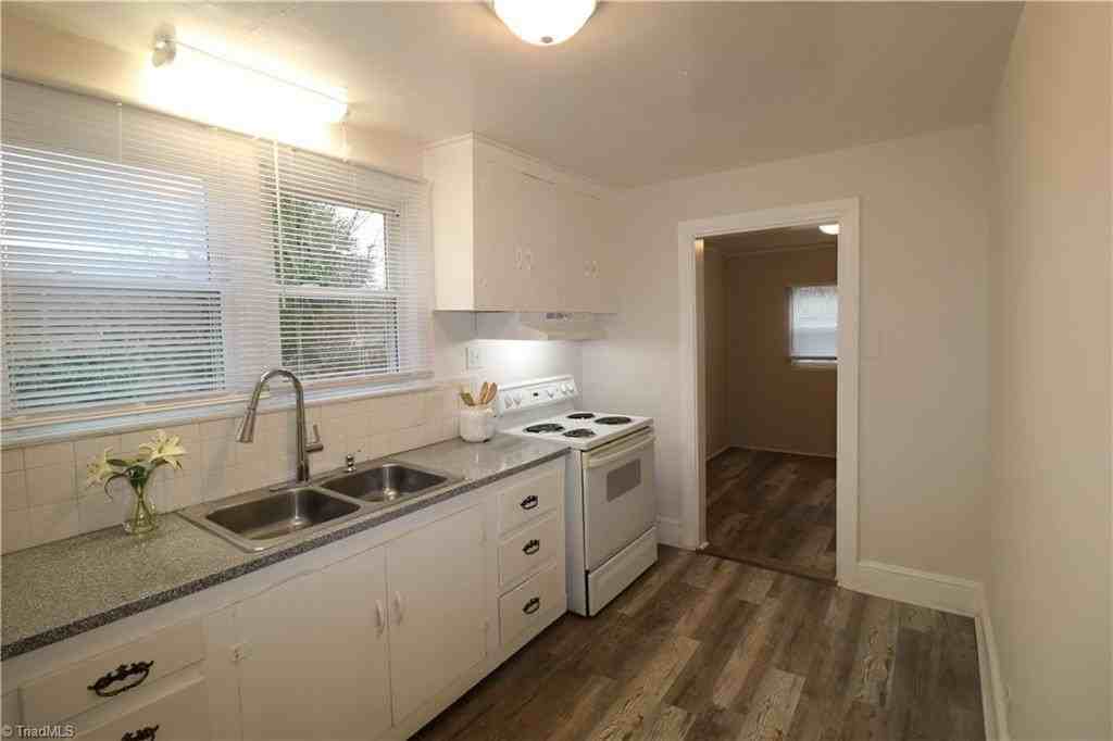 130 Court St - Photo 5 of 16