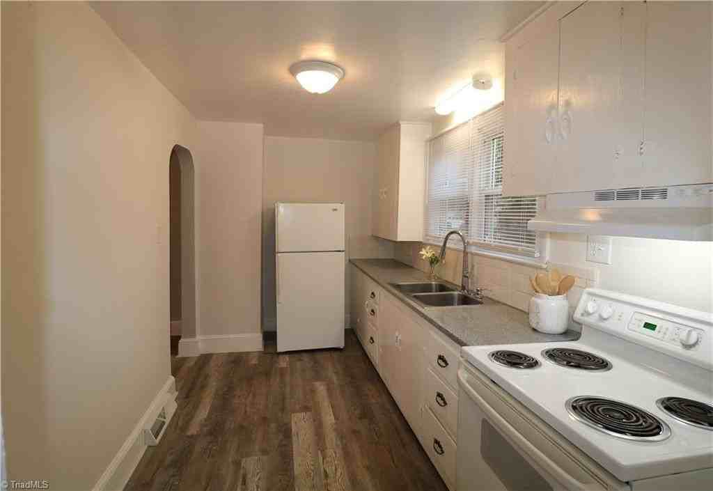 130 Court St - Photo 6 of 16
