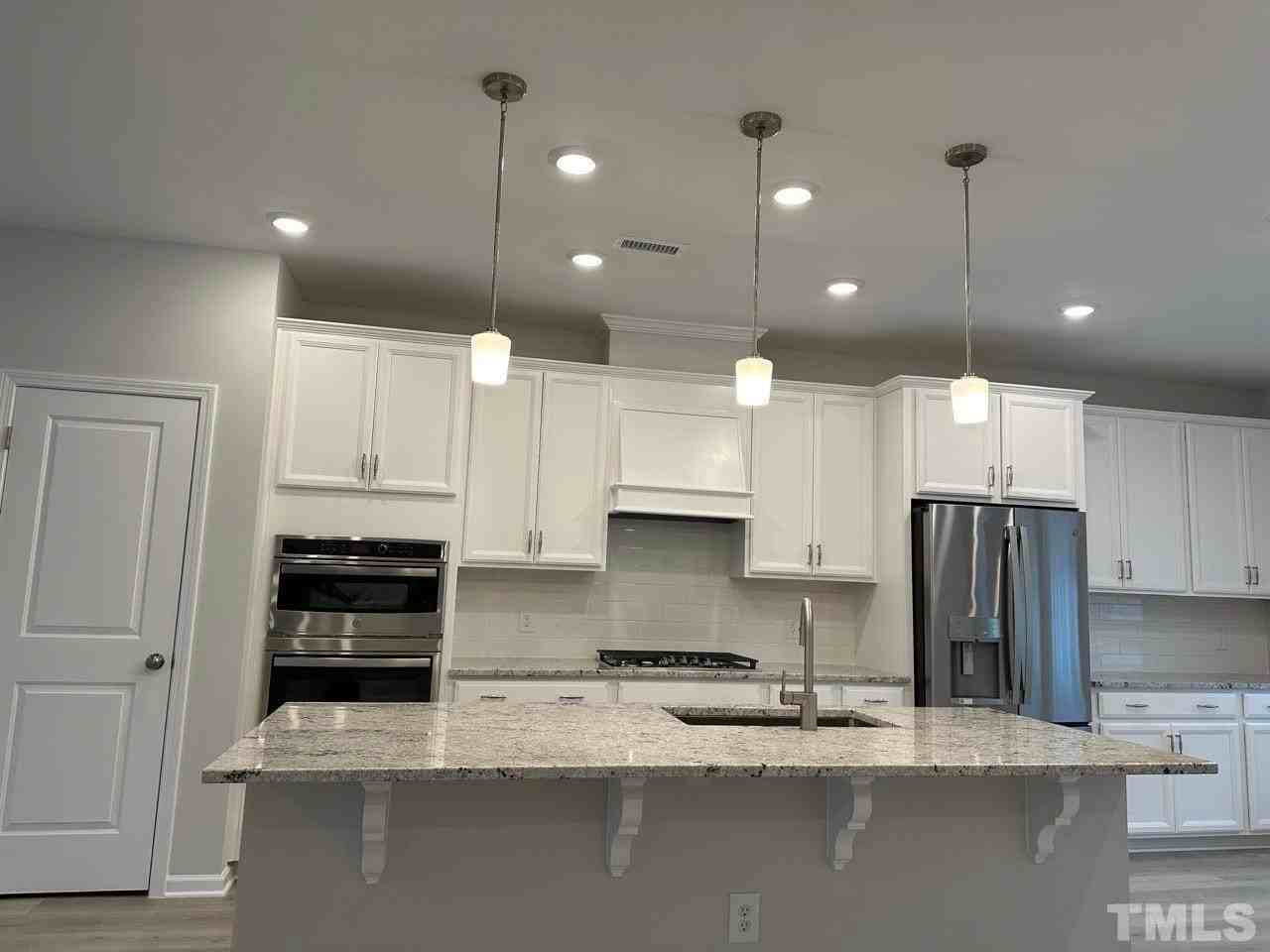 1078 Manorhaven Dr - Photo 2 of 33