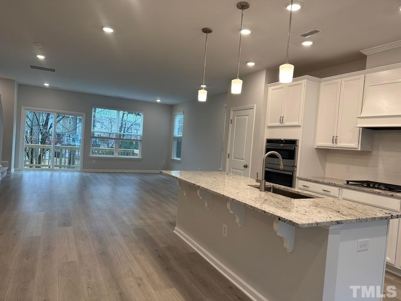 1078 Manorhaven Dr - Photo 3 of 33