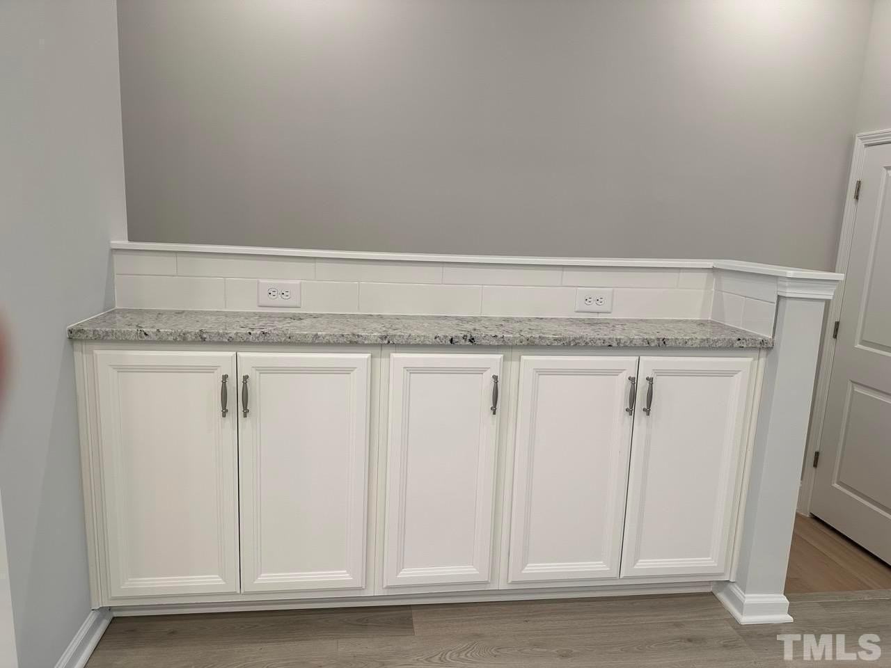1078 Manorhaven Dr - Photo 4 of 33
