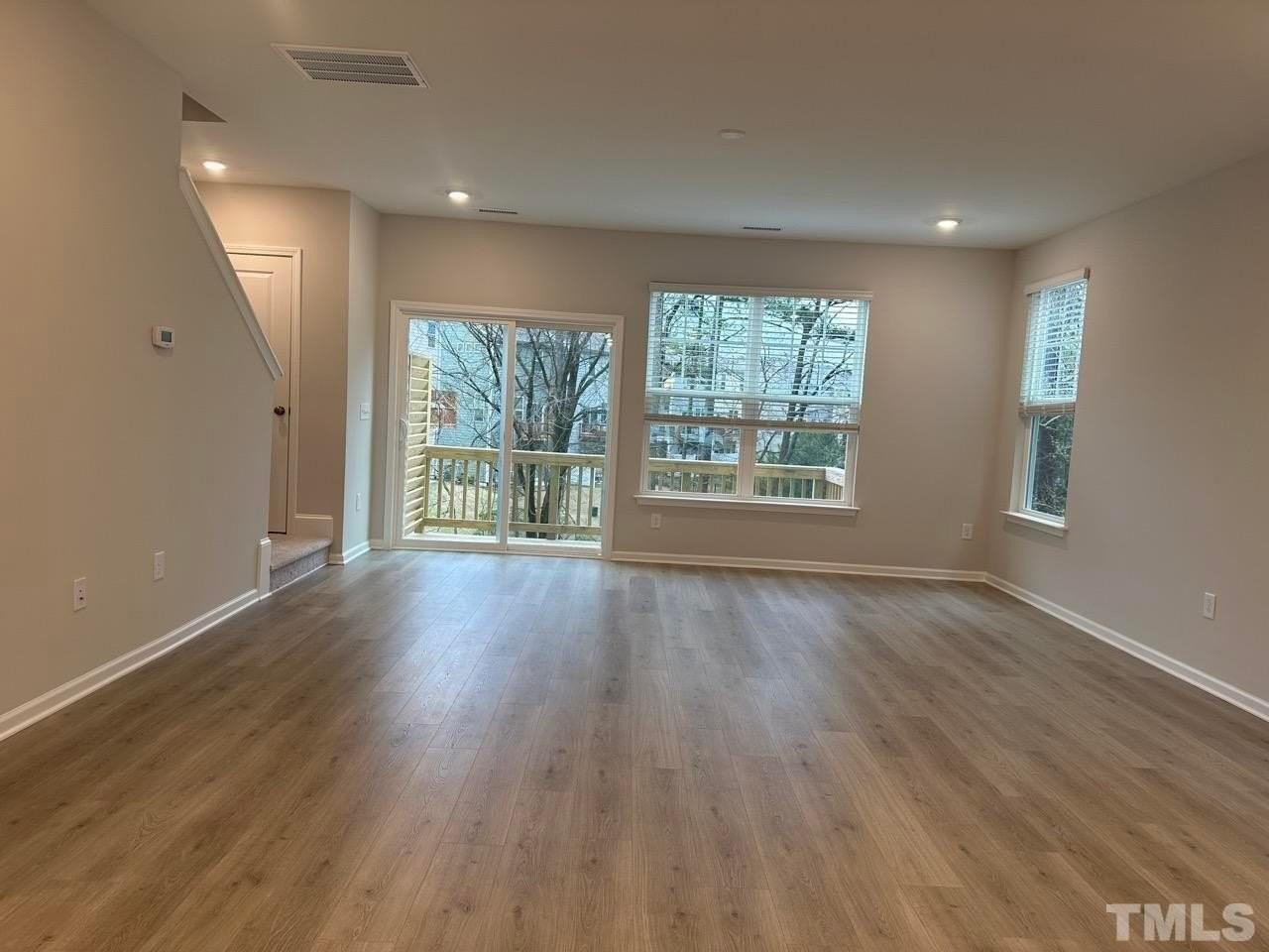 1078 Manorhaven Dr - Photo 5 of 33
