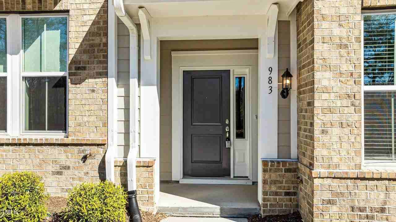 983 Parkstone Towne Blvd - Photo 3 of 40
