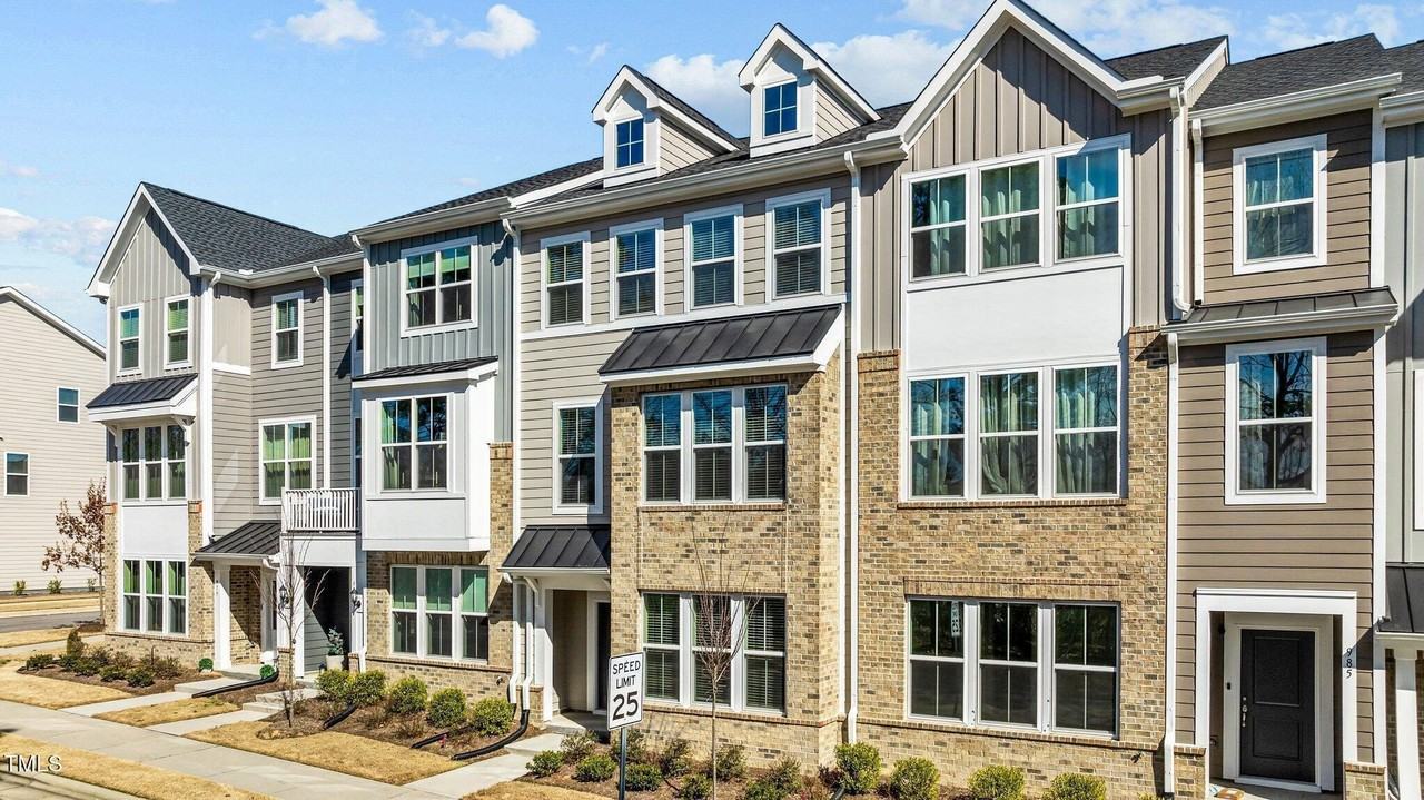 983 Parkstone Towne Blvd - Photo 4 of 40