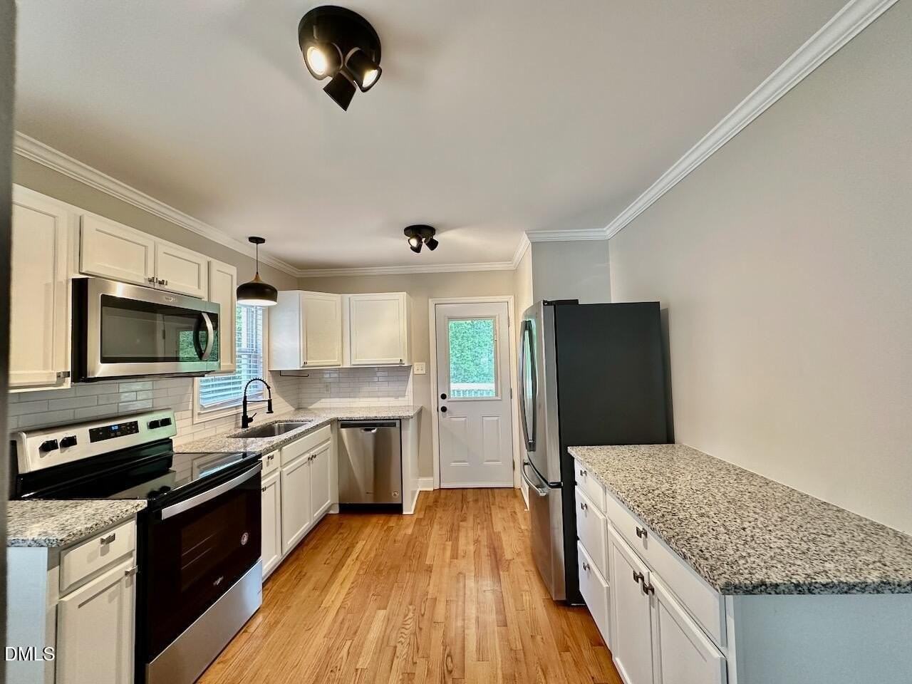 816 S State St - Photo 7 of 24