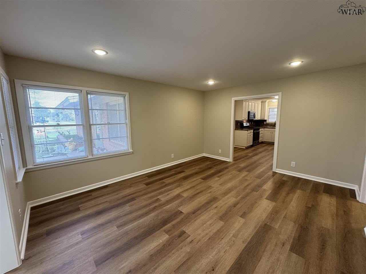 1681 Speedway Ave - Photo 3 of 14