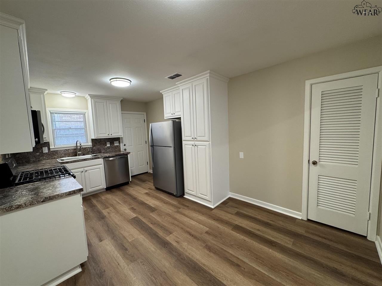 1681 Speedway Ave - Photo 4 of 14