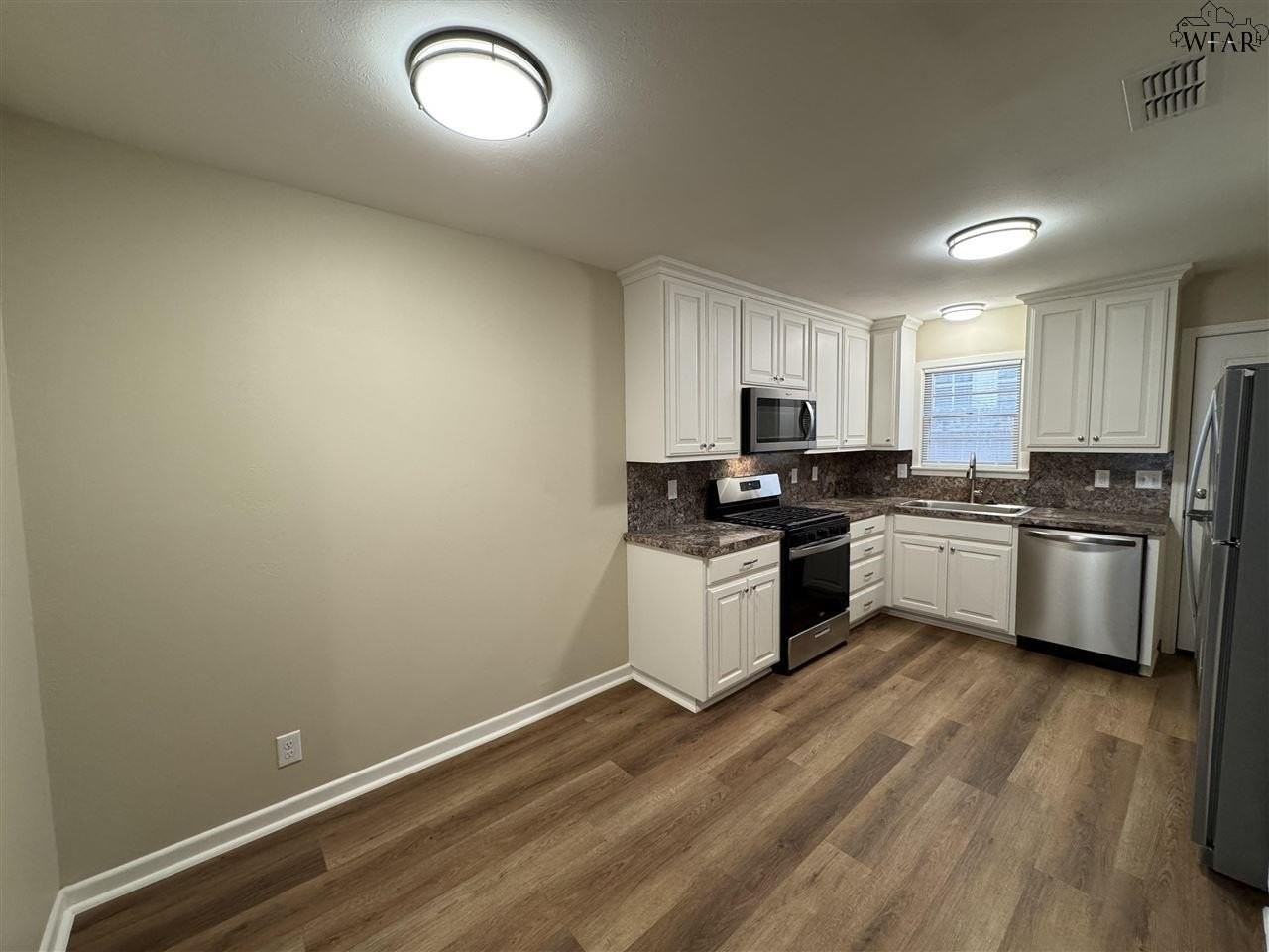 1681 Speedway Ave - Photo 5 of 14