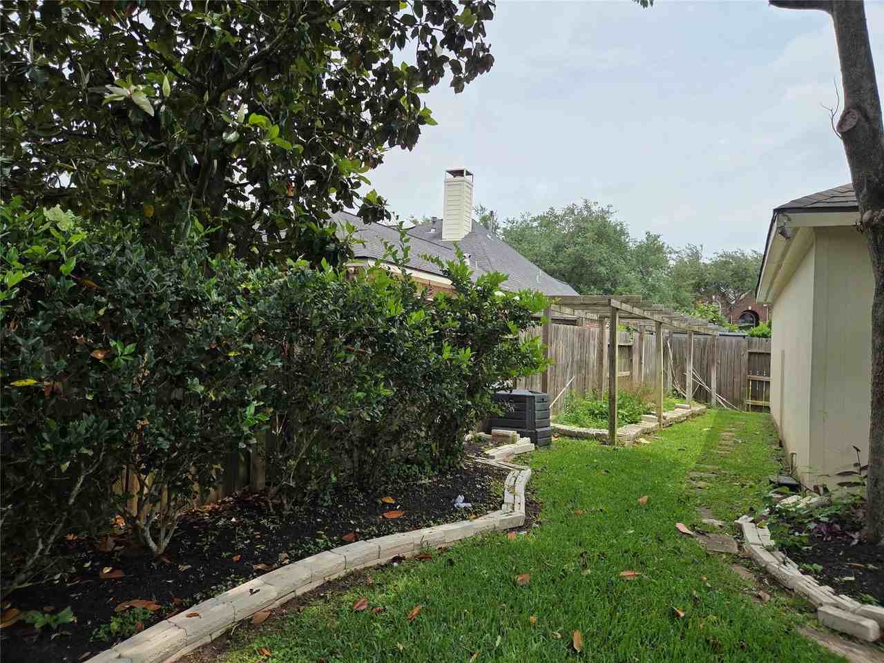 Lakeside Meadow Dr - Photo 4 of 8