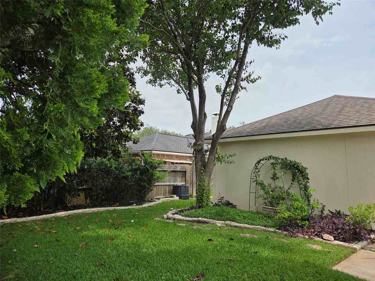 Lakeside Meadow Dr - Photo 5 of 8