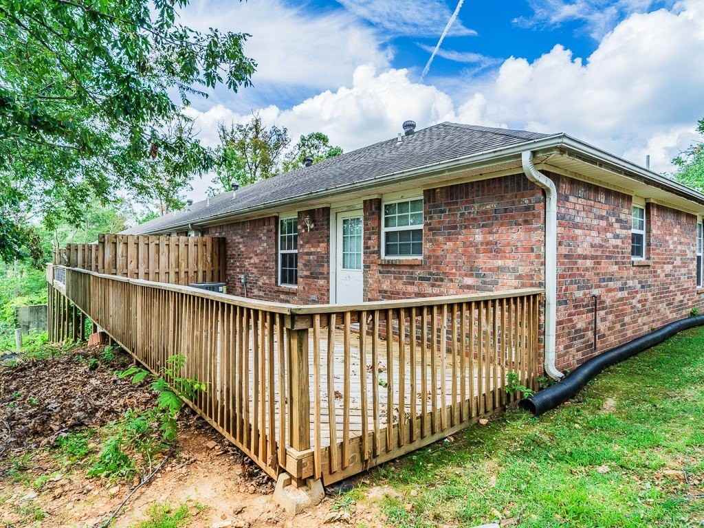 1100 Nw Lincoln Ct #8 - Photo 2 of 18