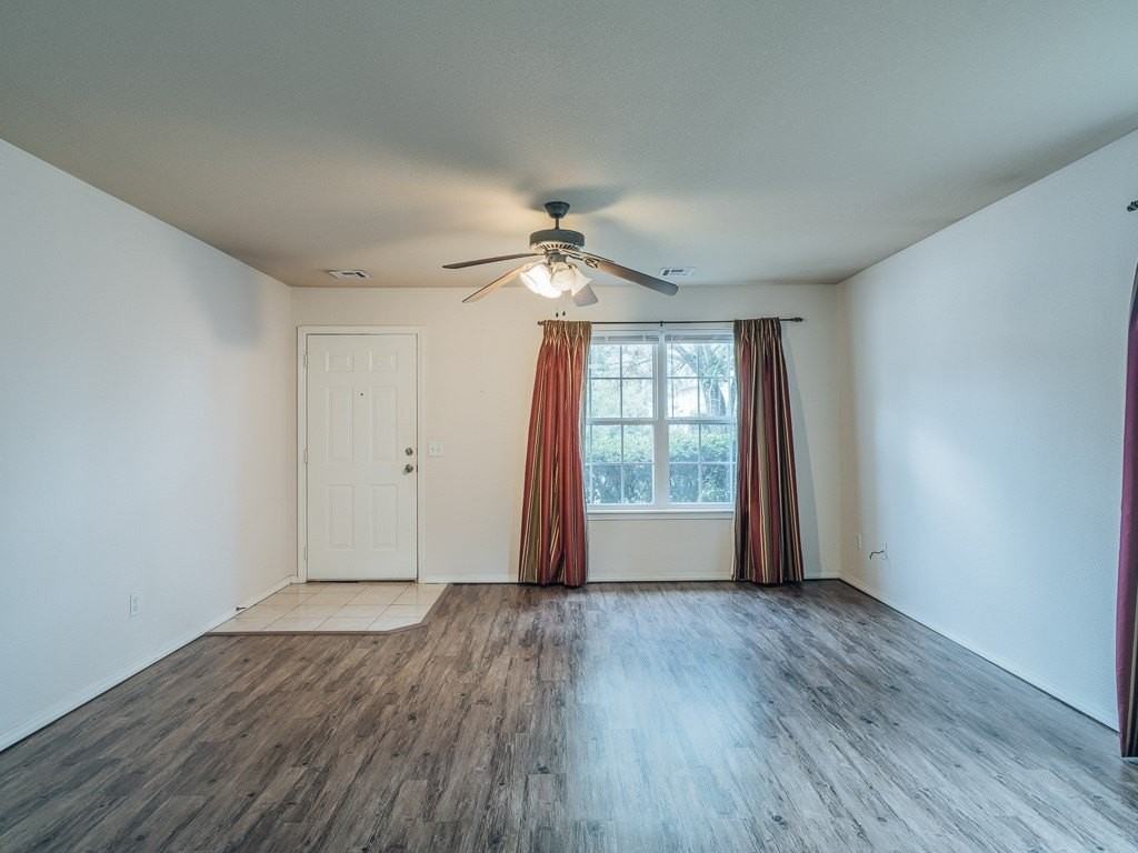 1100 Nw Lincoln Ct #8 - Photo 4 of 18