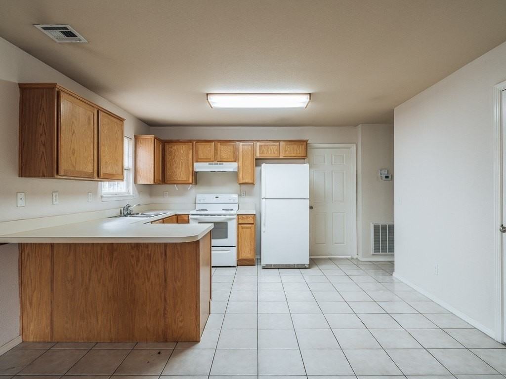 1100 Nw Lincoln Ct #8 - Photo 5 of 18