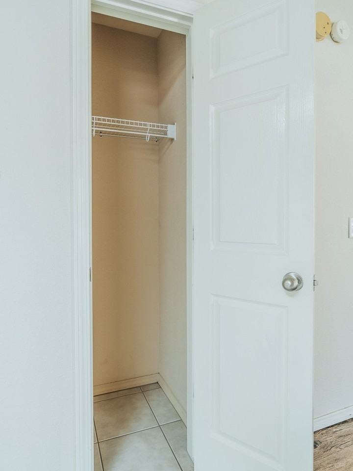 1100 Nw Lincoln Ct #8 - Photo 7 of 18