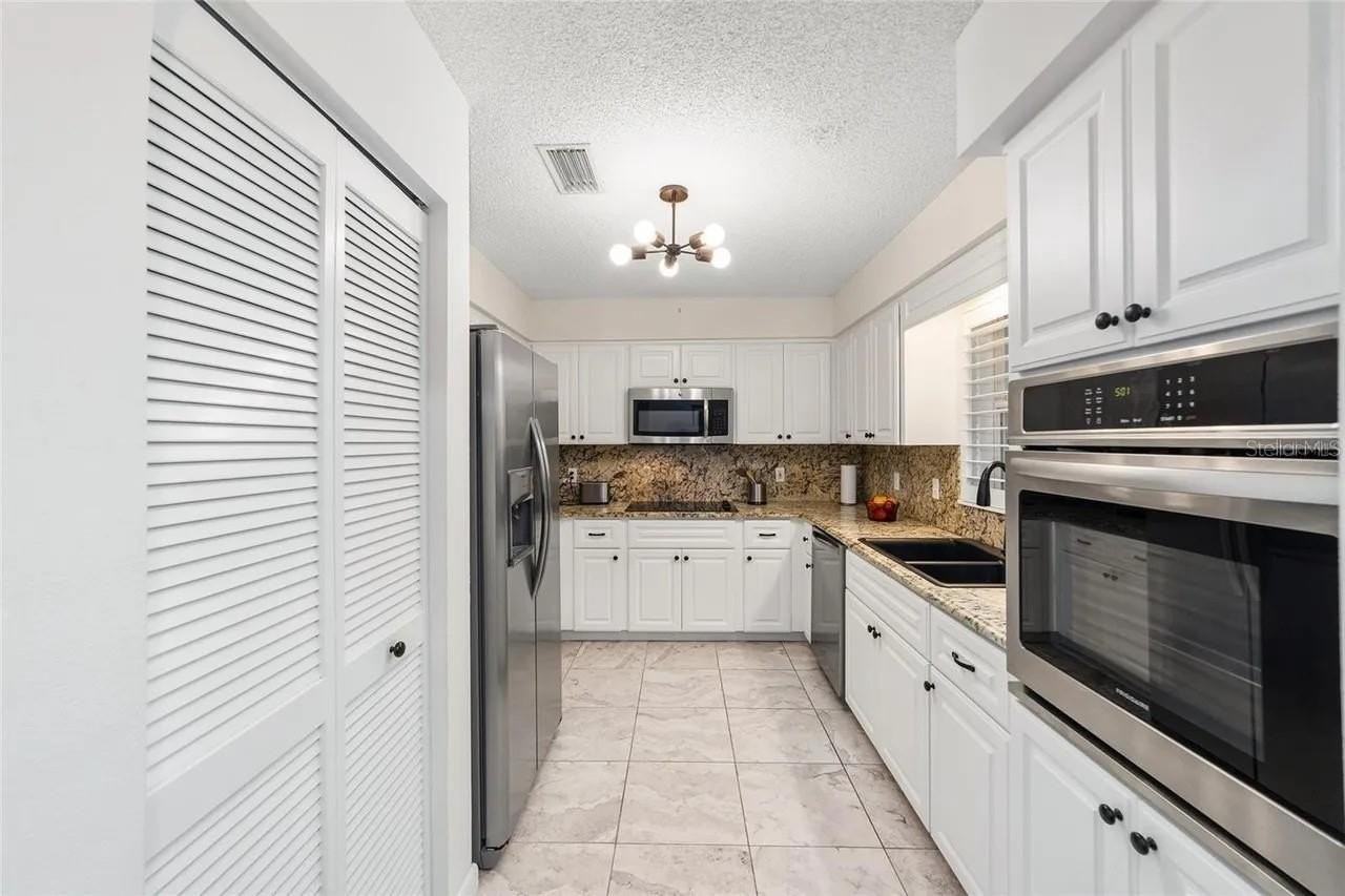 9697 Sw 94th Ct - Photo 3 of 16