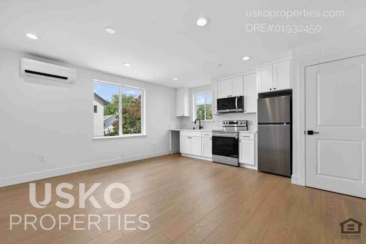 3243 Whale Alley - Photo 3 of 10