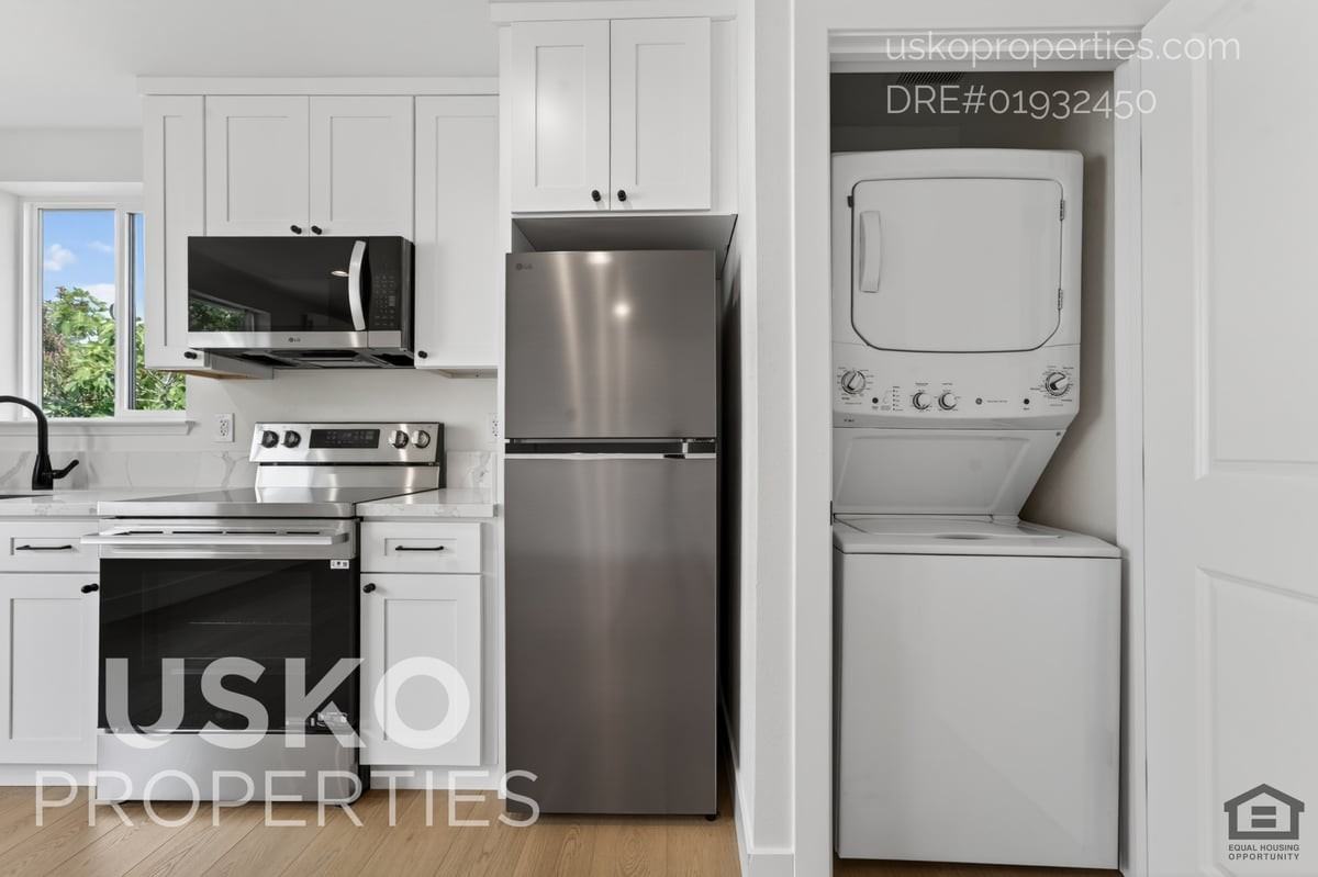 3243 Whale Alley - Photo 4 of 10