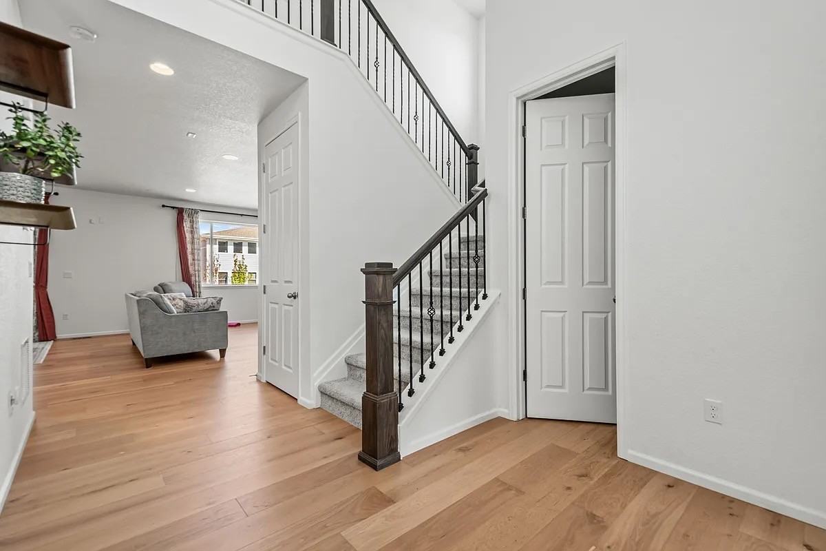 6543 Coldwater Dr - Photo 3 of 33