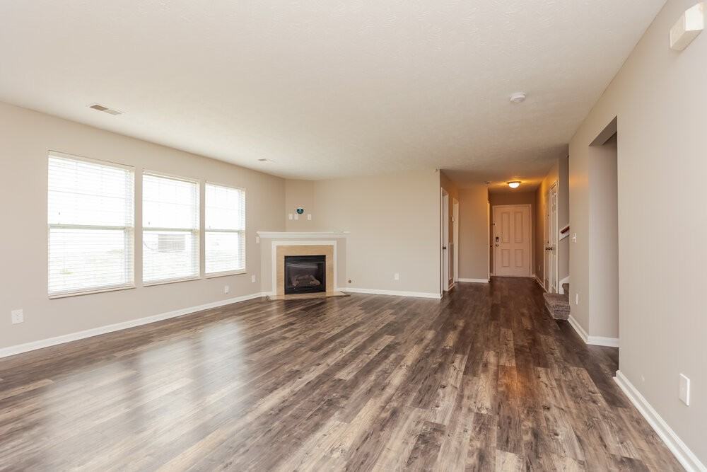 924 Grand Oak Dr - Photo 4 of 17