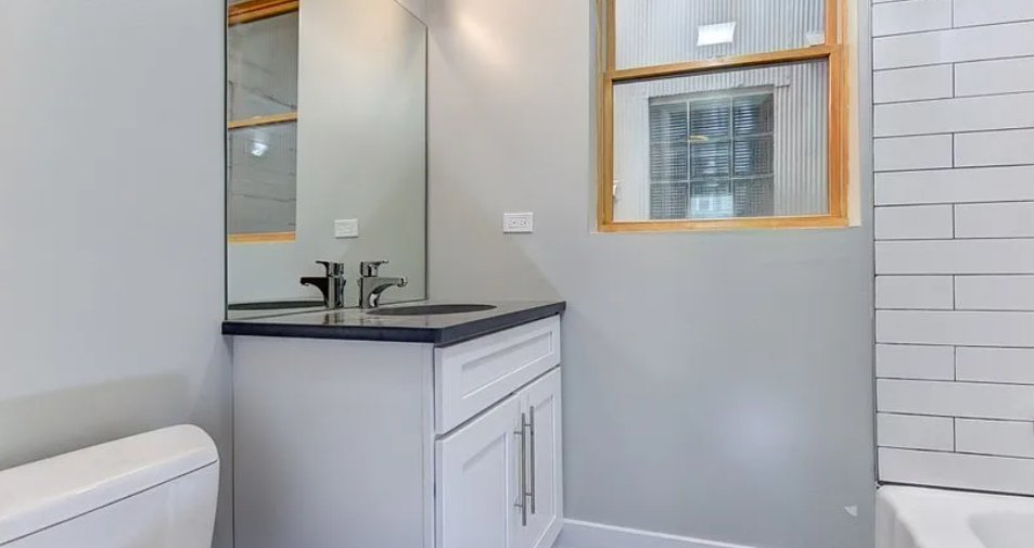 915 Pleasant St #2R - Photo 4 of 6
