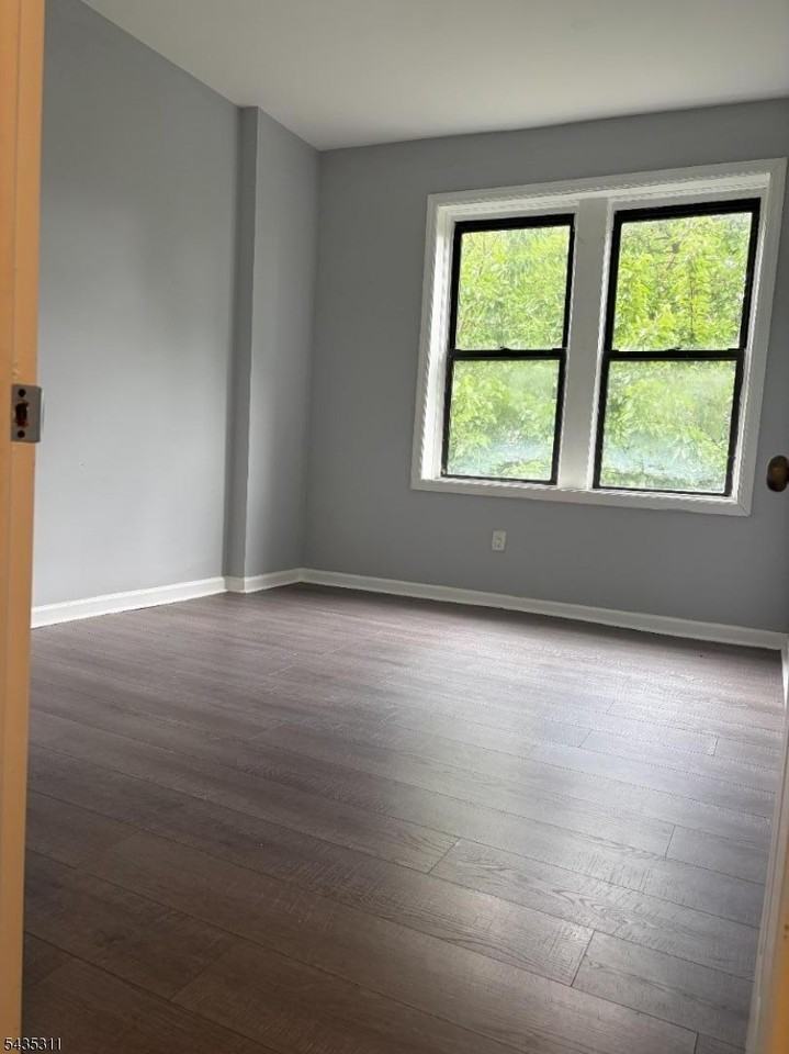 136 Winfield Ave - Photo 3 of 11
