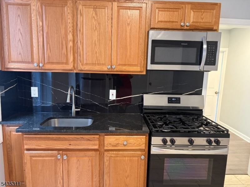 136 Winfield Ave - Photo 6 of 11