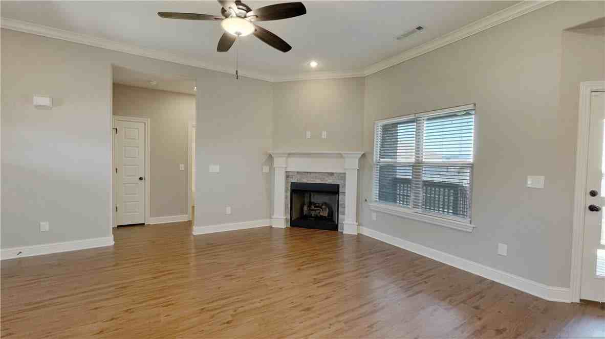 530 Captain Hopkins St - Photo 6 of 38