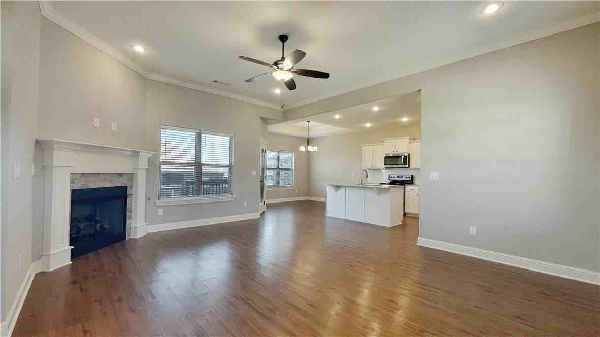 530 Captain Hopkins St - Photo 7 of 38