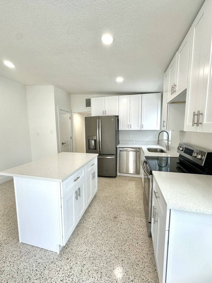 14147 Palm St - Photo 7 of 24