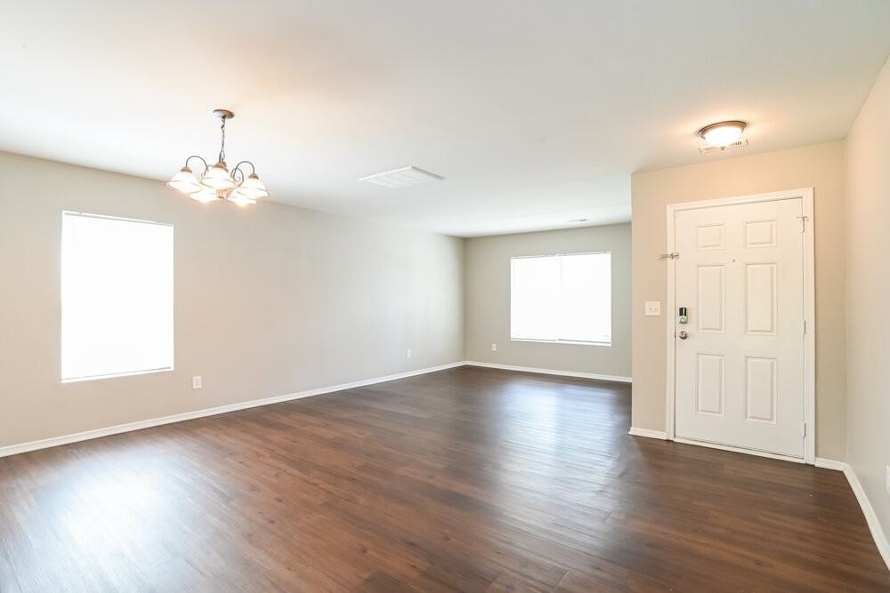 8210 Ainsworth St - Photo 4 of 17