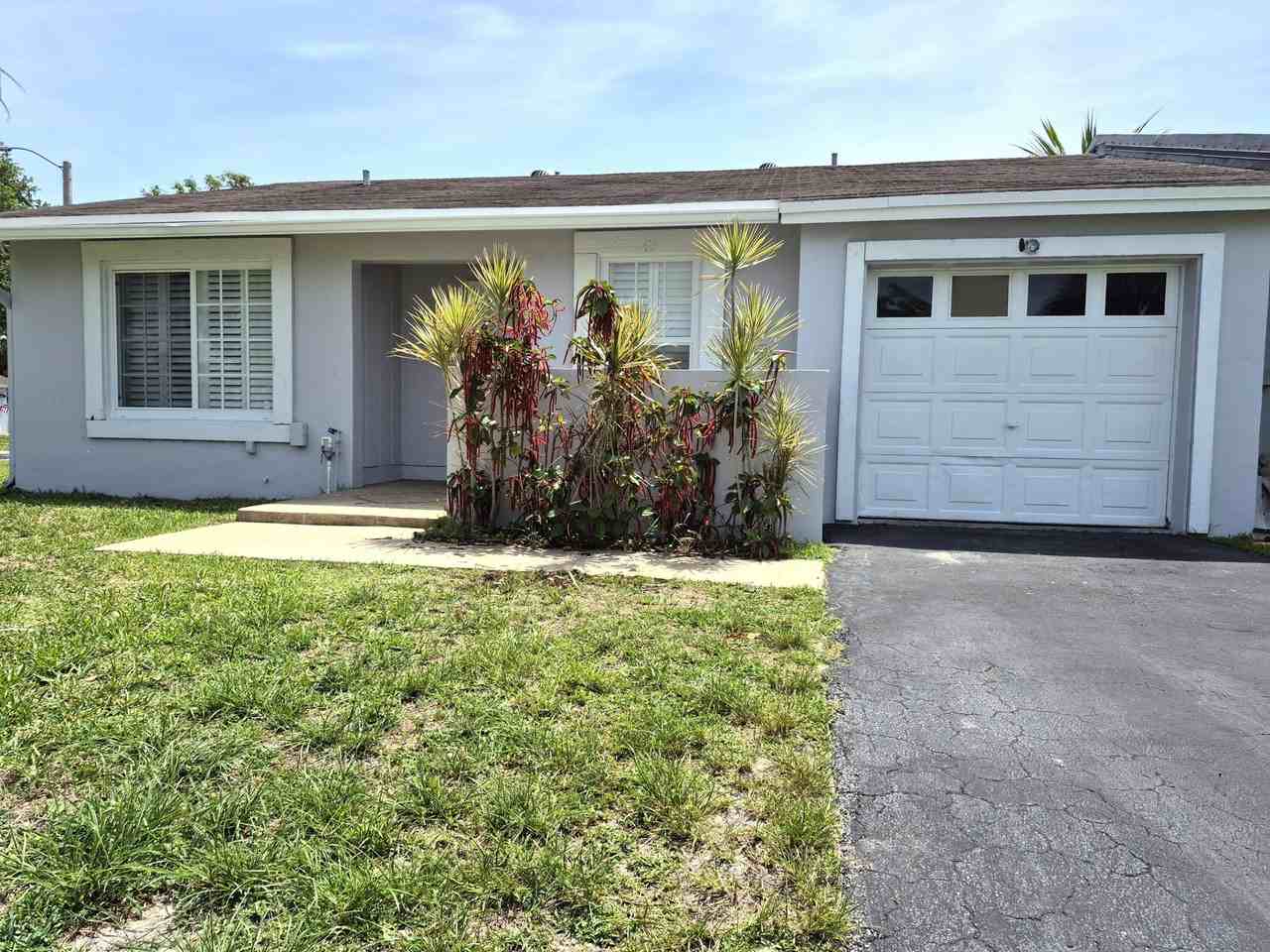 5510 Lakewood Cir S - Photo 3 of 33