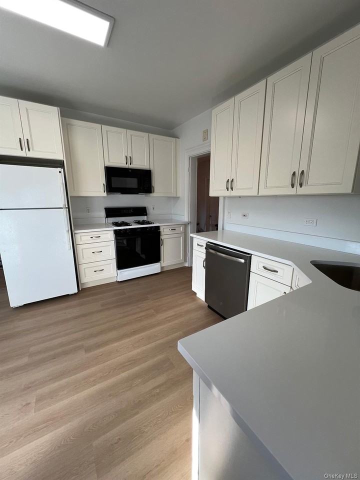 11 Maurice Ave - Photo 2 of 18