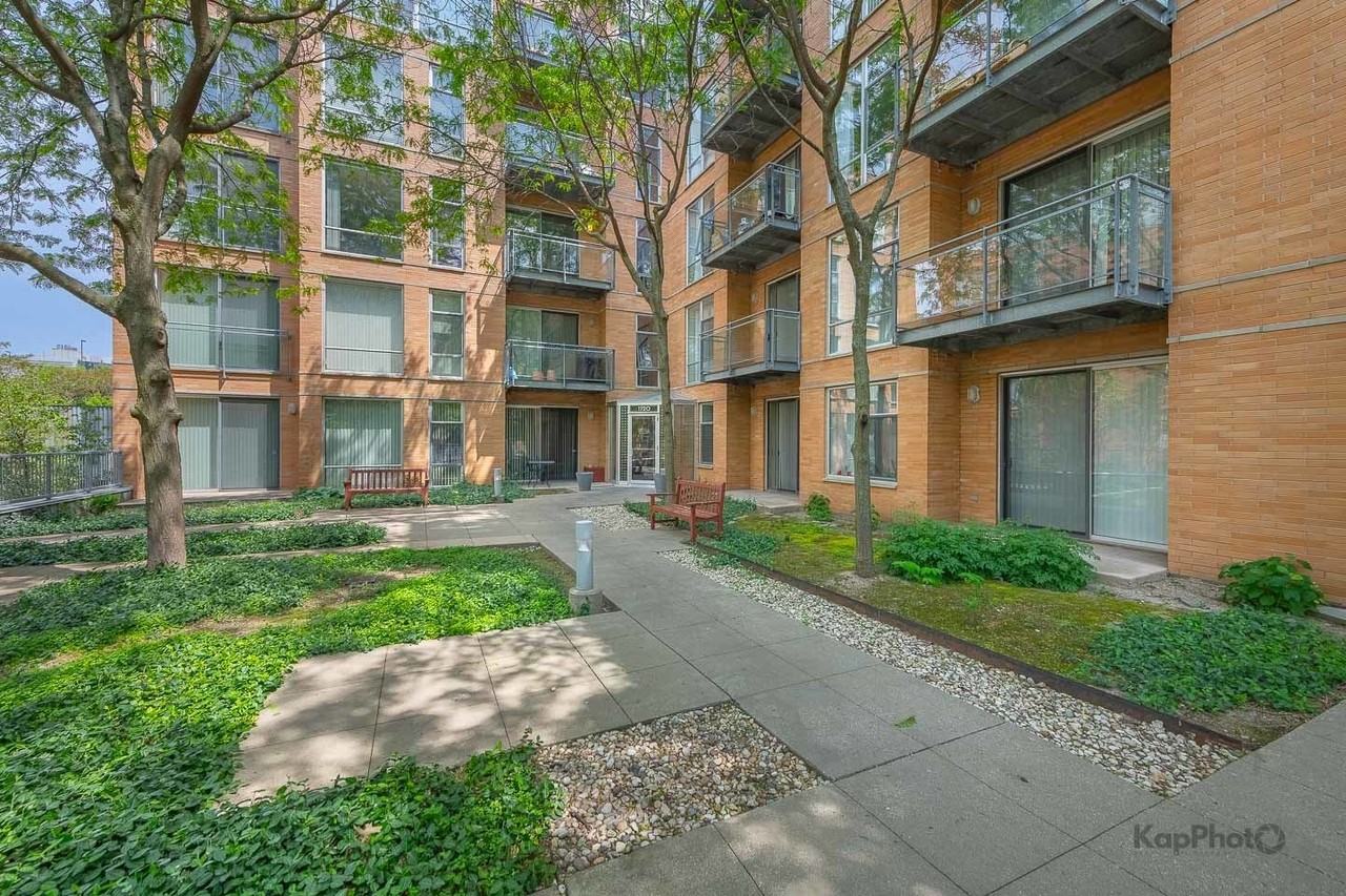 1720 Oak Ave - Photo 2 of 32