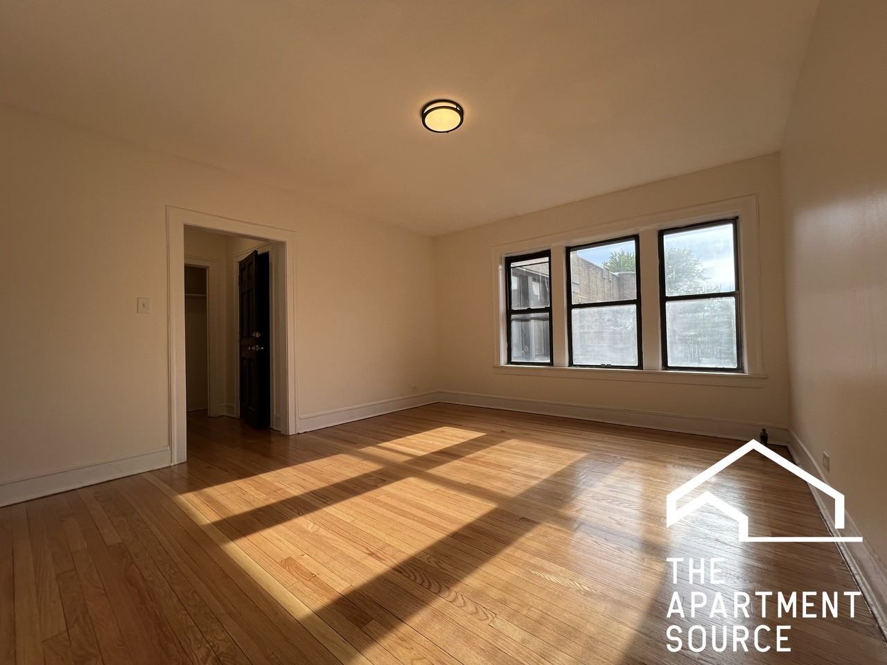 7351 N Damen Ave #16
