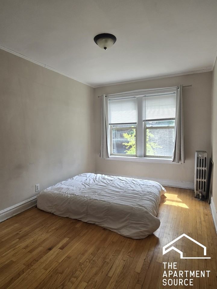 4449 N Hamlin Ave #3 - Photo 2 of 8