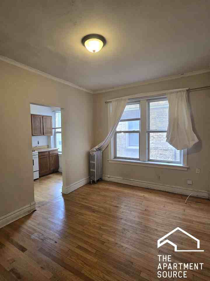 4449 N Hamlin Ave #3 - Photo 3 of 8