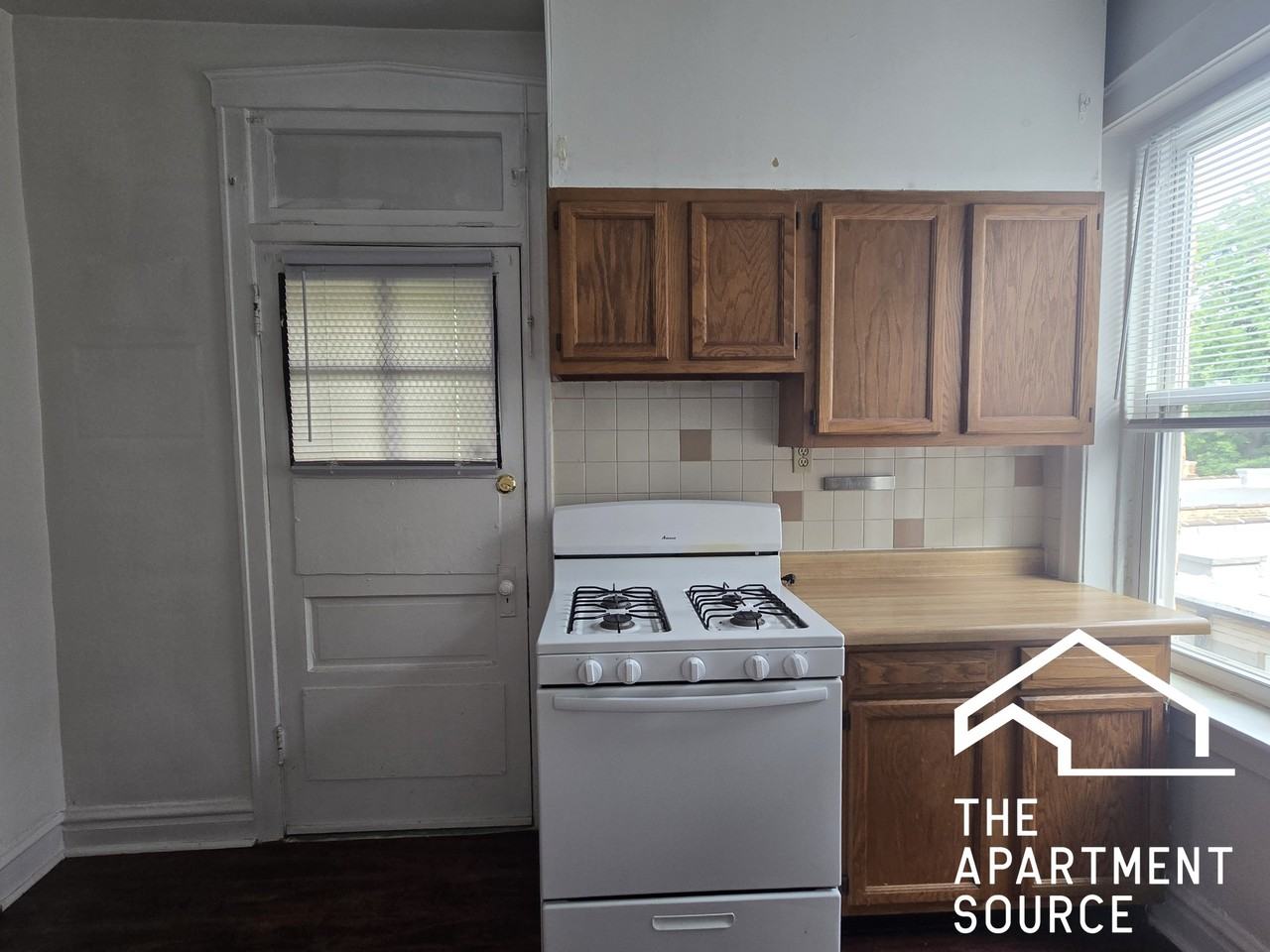 4449 N Hamlin Ave #3 - Photo 6 of 8