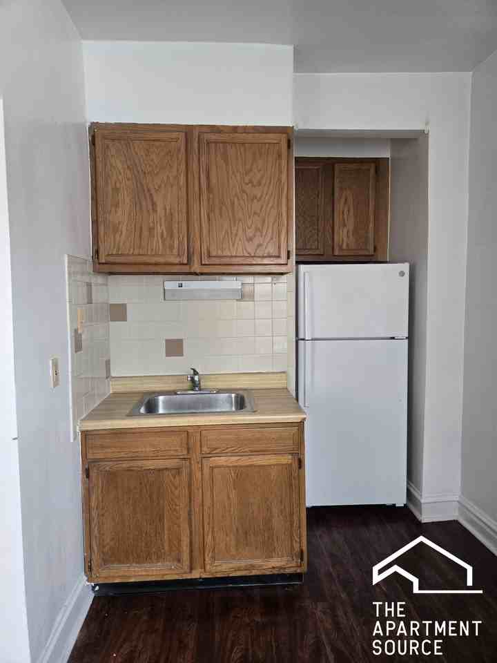 4449 N Hamlin Ave #3 - Photo 7 of 8
