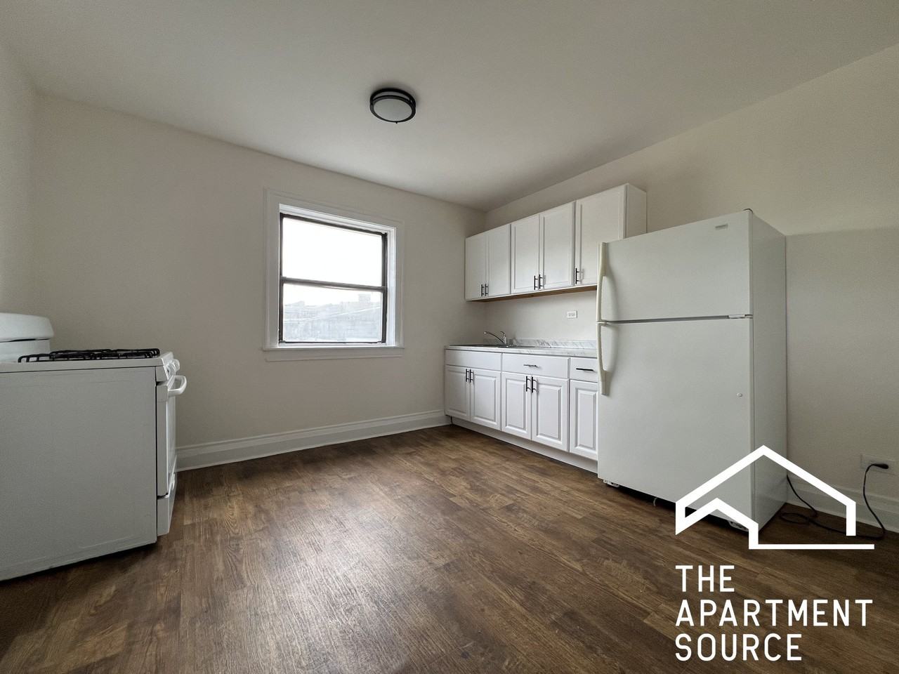 7351 N Damen Ave #17