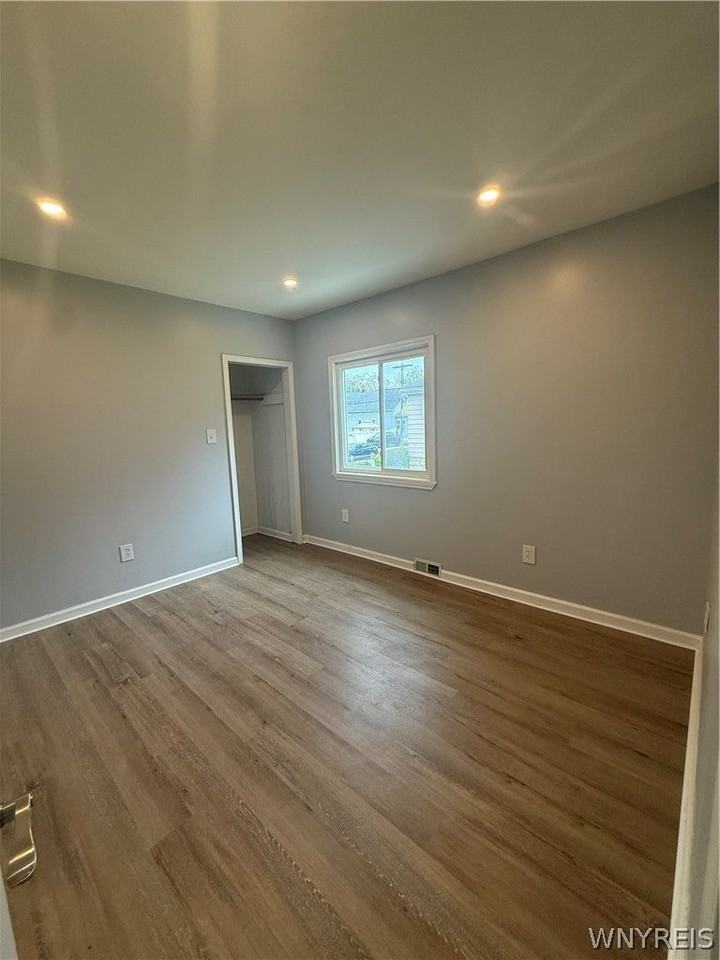 350 Barnard St - Photo 3 of 8