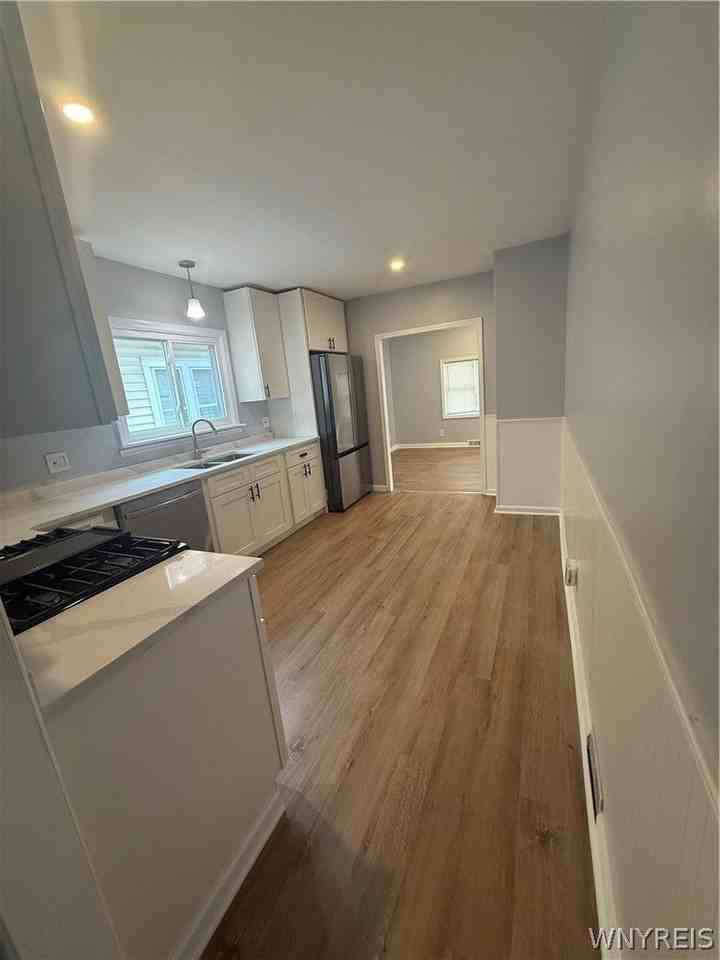 350 Barnard St - Photo 4 of 8