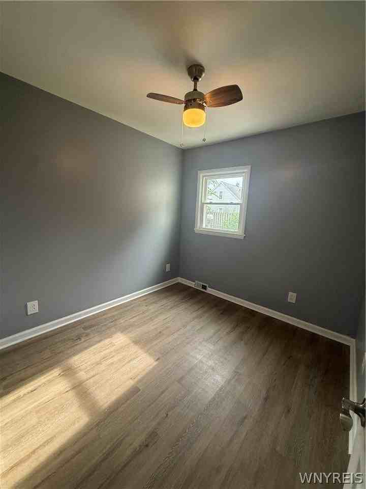 350 Barnard St - Photo 7 of 8