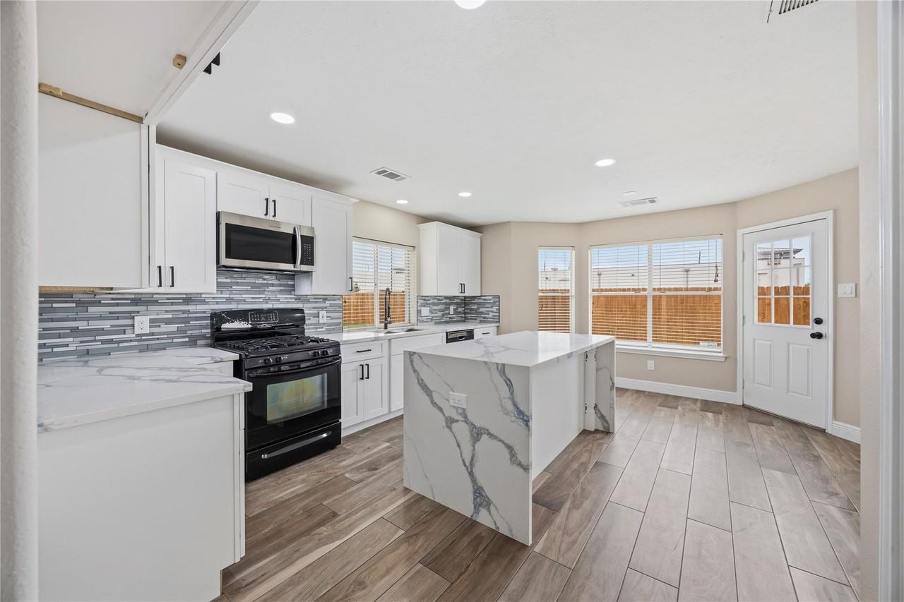 3522 Pecan Mill Dr - Photo 4 of 9