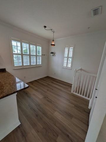 290 Northeast 5th Avenue - Photo 7 of 8