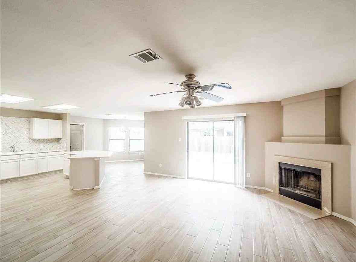 1173 Forest Bluff Trl - Photo 4 of 31